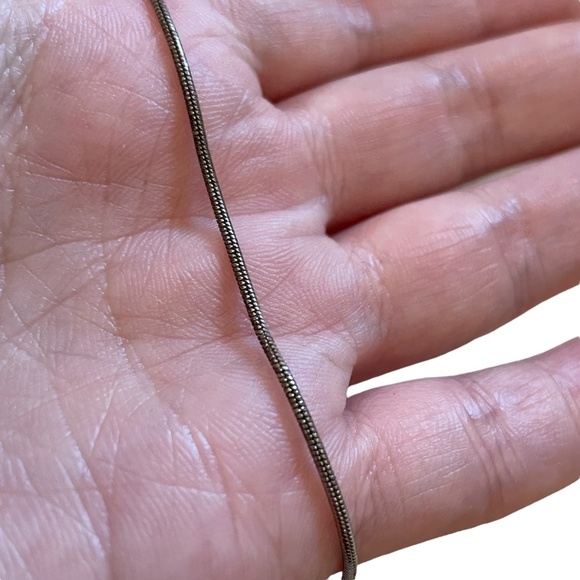 Elegant Silver Necklace - Picture 3 of 7